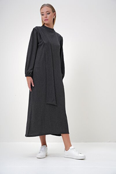 Trend Alaçatı Stili Dámska antracitová šatka s balónikovým rukávom a rukávom s vlastnou textúrou Alc-X12910