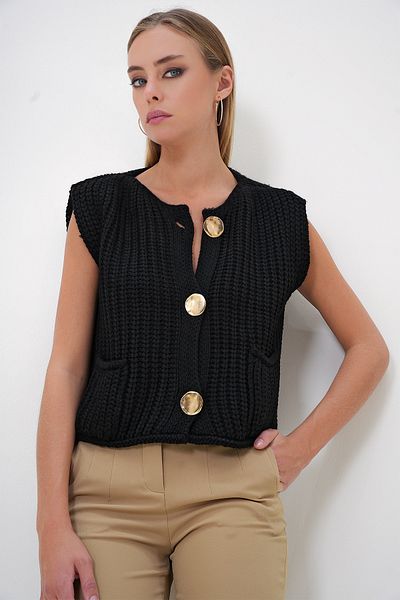 Trend Alaçatı Stili Schwarz-goldene, geknöpfte Strickweste mit zwei Taschen für Damen ALC-X12779