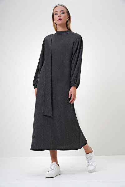 Trend Alaçatı Stili Dámska antracitová šatka s balónikovým rukávom a rukávom s vlastnou textúrou Alc-X12910