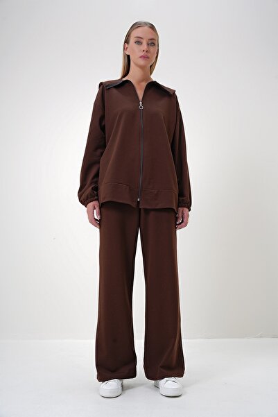 Trend Alaçatı Stili طقم جاكيت وسروال نسائي بني بياقة بولو وسحاب، طقم مزدوج ALC-X12930