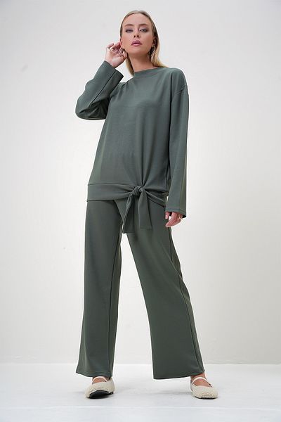 Trend Alaçatı Stili Khaki Colored Women's Blouse and Trousers Set - Crew Neck, Tie Detail, Modal Fabric Alc-X12880