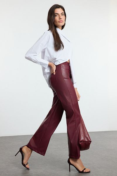 Trendyol Collection Bequeme, bedruckte, genähte Hose in Weinrot – TWOAW25PL00068