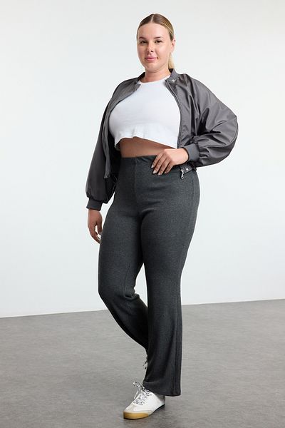 Trendyol Curve Anthrazitfarbene, ausgestellte Camisole-Hose mit hoher Taille – Übergröße TBBAW25AR00015
