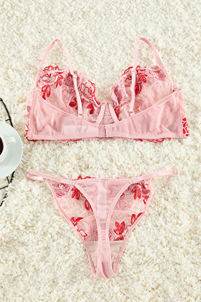 Trendyol Curve Súprava pletenej spodnej bielizne s červeným vyšívaným čipkovým remienkom nadmernej veľkosti – Tbbaw25Dg00000