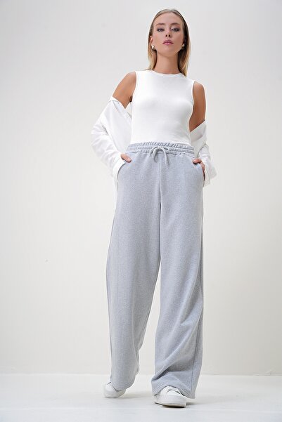 Trend Alaçatı Stili Women's Gray Wide Leg Double Pocket Thick Textured Trousers Alc-X12494