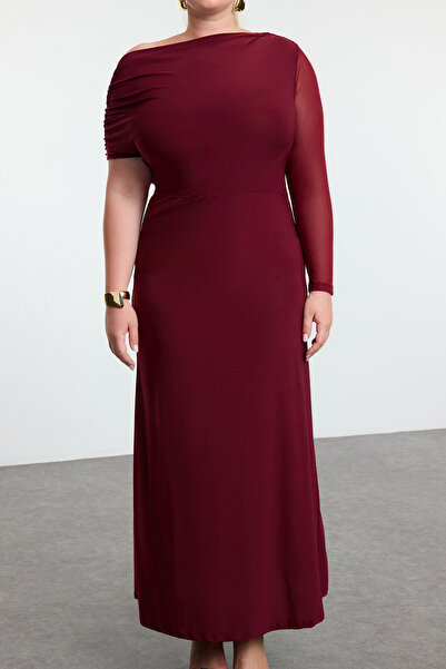 Trendyol Curve فستان ساندي محبوك باللون العنابي مقاس كبير TBBAW25AH00073