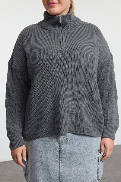 Trendyol Curve Anthrazitfarbener Strickpullover mit Reißverschlusskragen TBBAW25AN00026