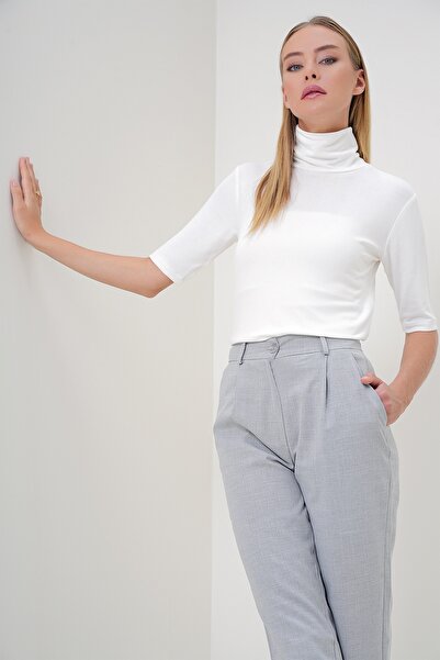 Trend Alaçatı Stili Weiße Rollkragen-Strickbluse für Damen mit halben Ärmeln ALC-X13007