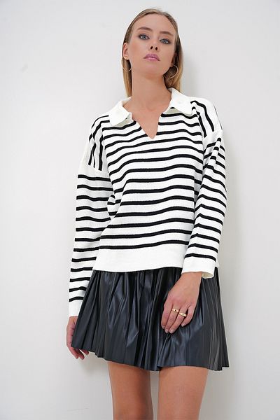 Trend Alaçatı Stili Pulover de tricotaj supradimensionat cu guler polo cu dungi albe - ALC-X12971