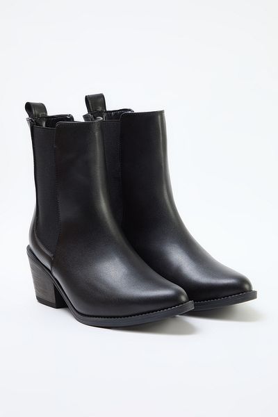 TRENDYOL SHOES حذاء نسائي بكعب رعاة البقر بتفاصيل مطاطية سوداء TAKAW25BO00034