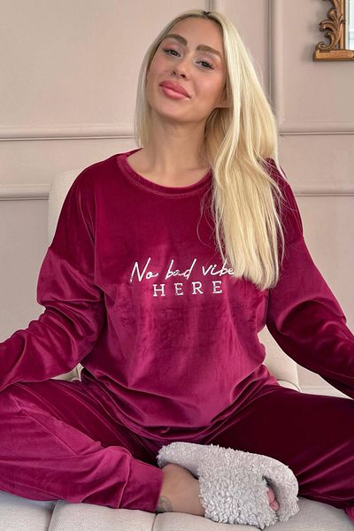 Pijamaevi Burgundy Vibes mintás exkluzív bársony női pizsama szett