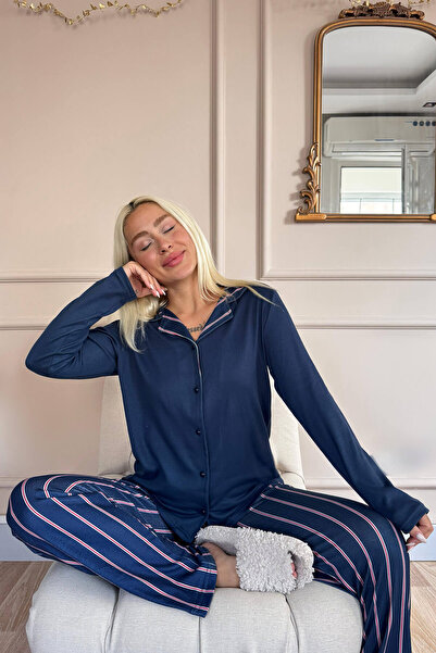 Pijamaevi Sötétkék csíkos mintás termikus elülső gombos női pizsama szett