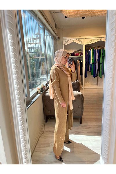 Invee 6944 Μοντέλο Camel Knitwear Tunic - Λεπτομέρεια με σχισμή
