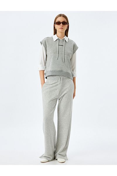 Koton Ärmelloses Kapuzenpullover mit Druckdetail, bequeme Passform