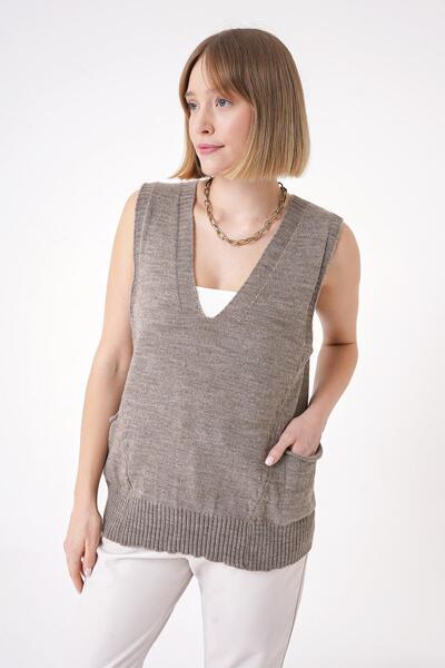 CHUBA Women's V-Neck Comfortable Fit Double Pocket Asymmetrical Stitching Det...