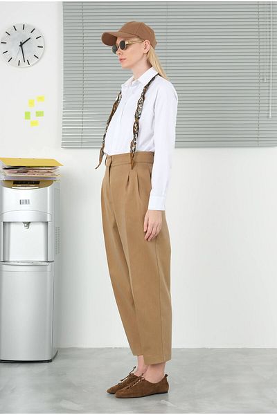 HEQA Pantaloni morcovi largi de culoare maro lapte