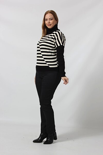 Moda Berray Asimetrik Çizgi Desenli Boğazlı Kazak