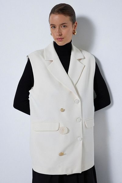 Touché Privé CREPE VEST WITH BUTTON DETAIL