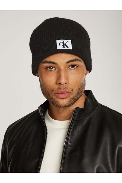 Calvin Klein Jeans Seasonal Patch Beanie - Relaxed Fit