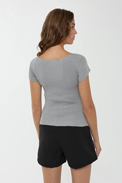 Hiccup Светло-сірий светр з квадратним коміром