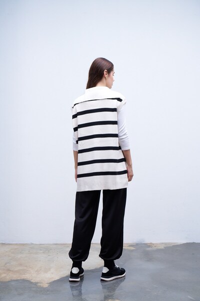 QANU Μαύρο ριγέ πουλόβερ