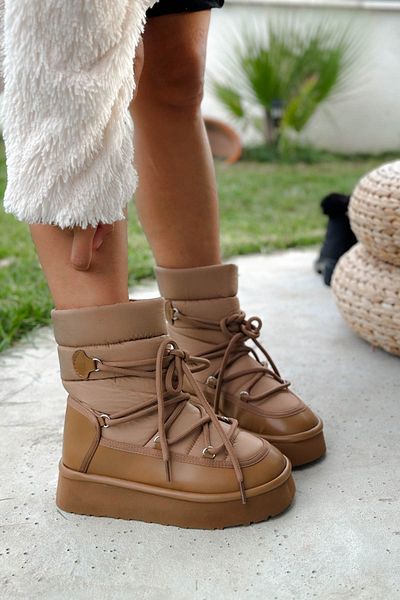Shoebutik Γυναικείες μπότες Cologne Tan Lace Detail Parachute
