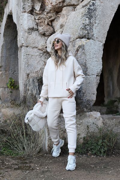 bytugcekaya Σετ φόρμας με κουκούλα σε μπεζ χρώμα