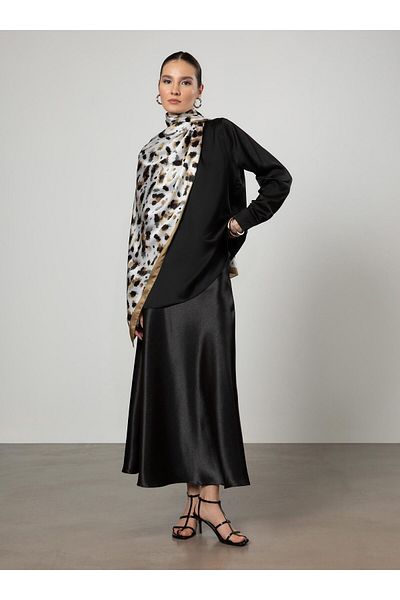 Refka Schwarzer Satin-Rock in Fischform – Refka