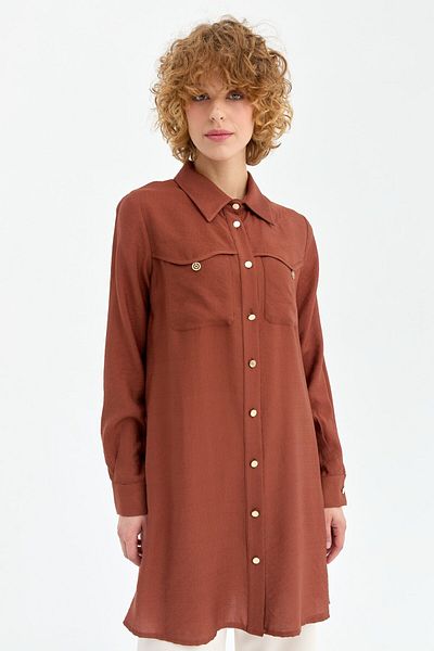 Esswaap Camel Tunic - Λεπτομέρεια τσέπης και αξεσουάρ