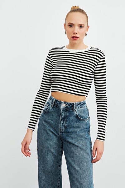 YOUR NAME Γυναικεία μπλούζα με ριγέ λευκή ρίγα με λαιμόκοψη