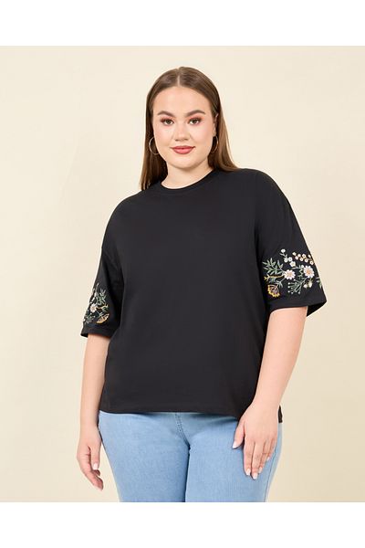 Styli Plus Oversized Embroidered Sleeves Longline T-shirt