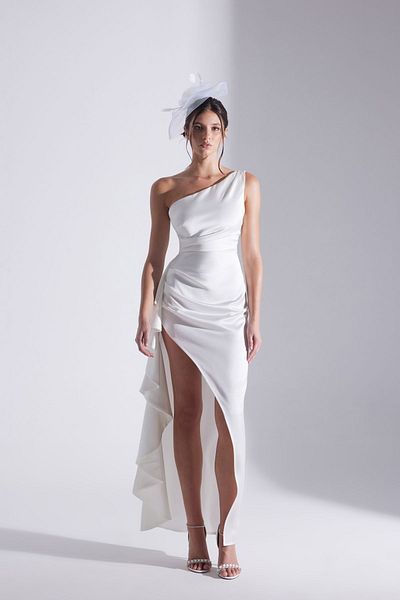 BETTY & SAM Βραδινό φόρεμα MARIANA με One Shoulder Slit Flounce ΛΕΥΚΟ
