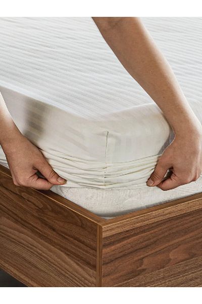 Mrs.Gugar White Cotton Striped Satin Elastic Sheet Set Single + 1 Pillowcase
