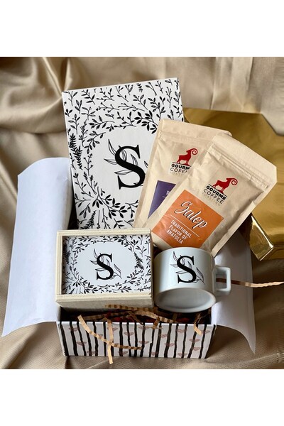 Gift Moda Kişiye Özel Harfli Çiçek Tasarımlı Kutulu Kupa Sert Kapaklı Defter Sahlep Ve Sıcak Çikolata Anneler