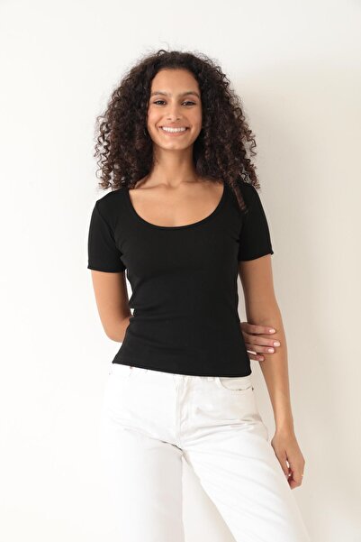 AMİDA Amida Siyah Derin Yuvarklak Yaka Kısa Kollu Kadın T-shirt- 2405