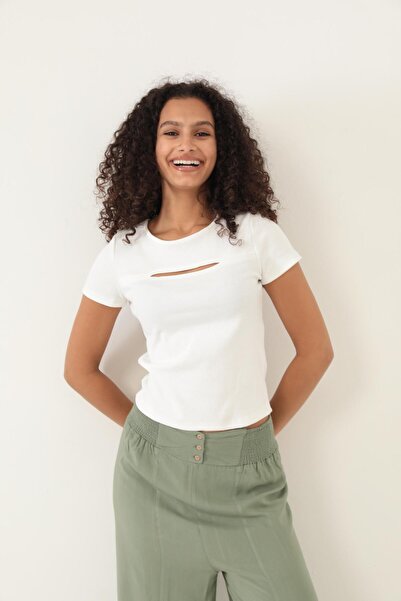 AMİDA Tricou alb Amida Basic - Detaliu la piept, gâtul Zero - 2415