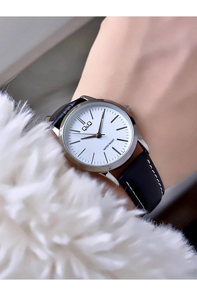 Q&Q   Elegant Slim Case Women's Leather Cord Wrist Watch