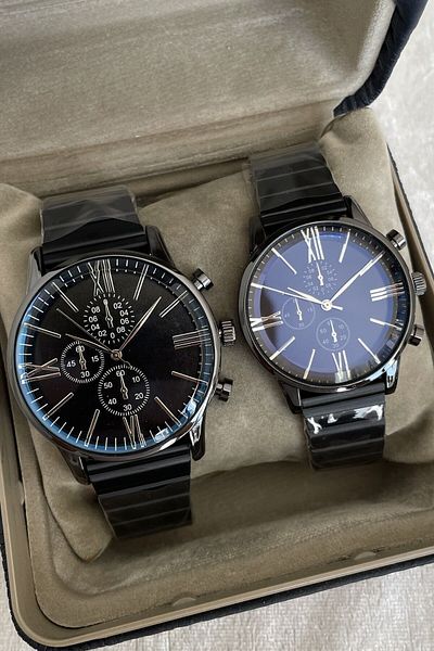 Leerybee Black Metal Wristwatch - Couple Lover and Designed, Gift Holder of My Heart Watch