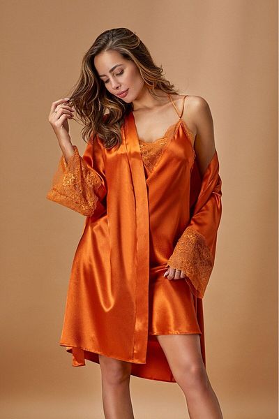 Nurteks Intimo Donna 5336 -طقم كيمونو نسائي من الساتان ذو الياقة المربعة والأكمام ومزين بالدانتيل