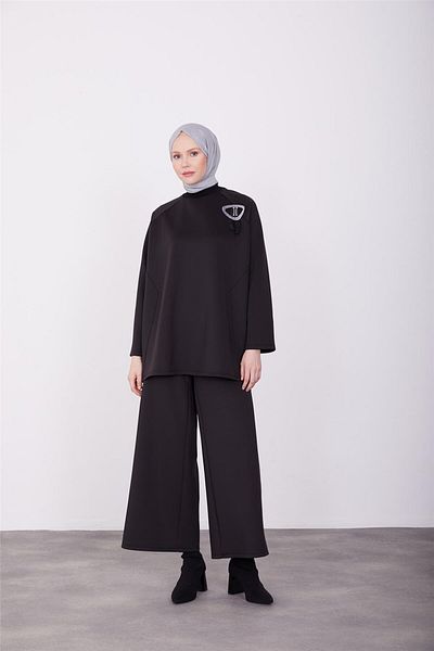Armine Black Tunic - Brooch Detailed, Model 23K4722