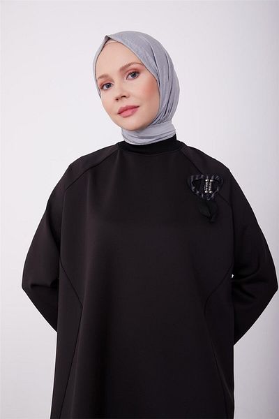 Armine Black Tunic - Brooch Detailed, Model 23K4722