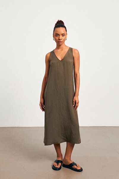 YOUR NAME Жіноча довга сукня з V-подібним вирізом на спині та хакі кольору