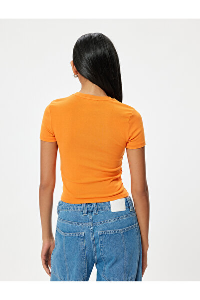 Koton Podstawowy T-shirt z krótkim rękawem i okrągłym dekoltem