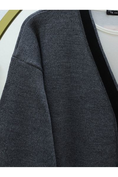 Modamorfo Strick-Cardigan-Doppelset mit Metallknöpfen und Taschen – geräuchert