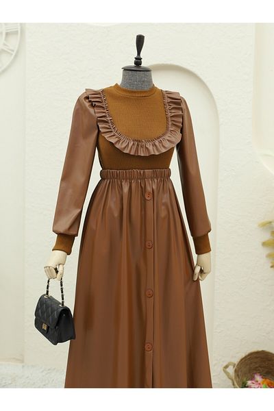 Modamorfo Lederkleid mit Rüschen vorne und Strickdetail – Hellbraun