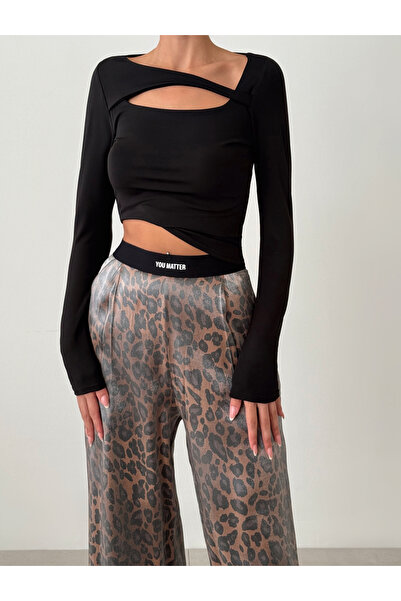 Friday Mood Γυναικεία κομμένη λεπτομερής μπλούζα