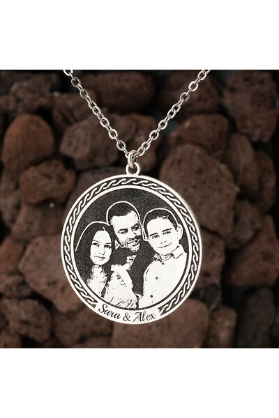Gümüşcüm Aile Resimli ve İsimli Kişiye Özel Gümüş Kolye
