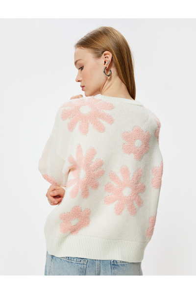 Koton Žakárový pletený svetr s květinovým vzorem - výstřih