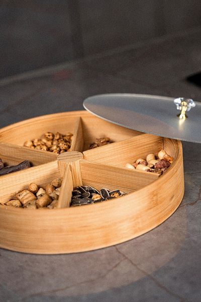 Meturas 6 Compartment Bamboo Round - Kitchen Home Presentation Tray with Lid