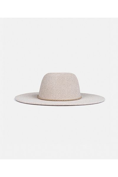 İpekyol Hat with a Knitted Stripe